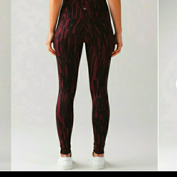 Lululemon Wunder Under (low rise) - Picture 1 of 2